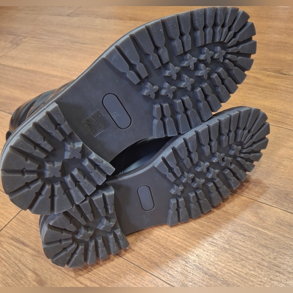 Common Projects Glossy Black Men's Boots - Picture 9 of 12